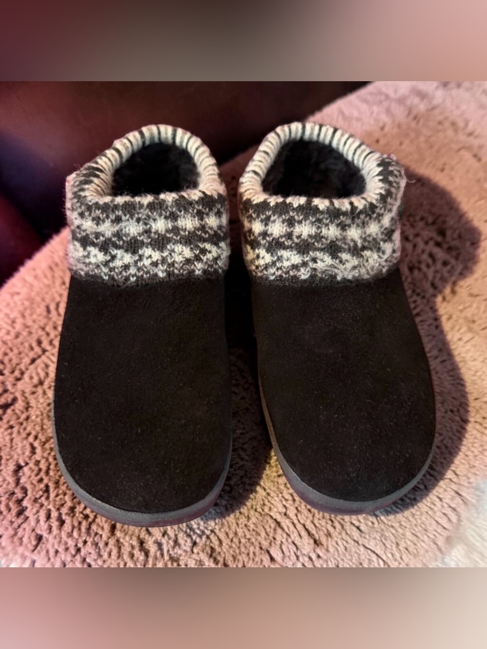 Clarks Slip on Black Suede Clog Slippers w/Black, Gray & White Knit Collar Sz 8